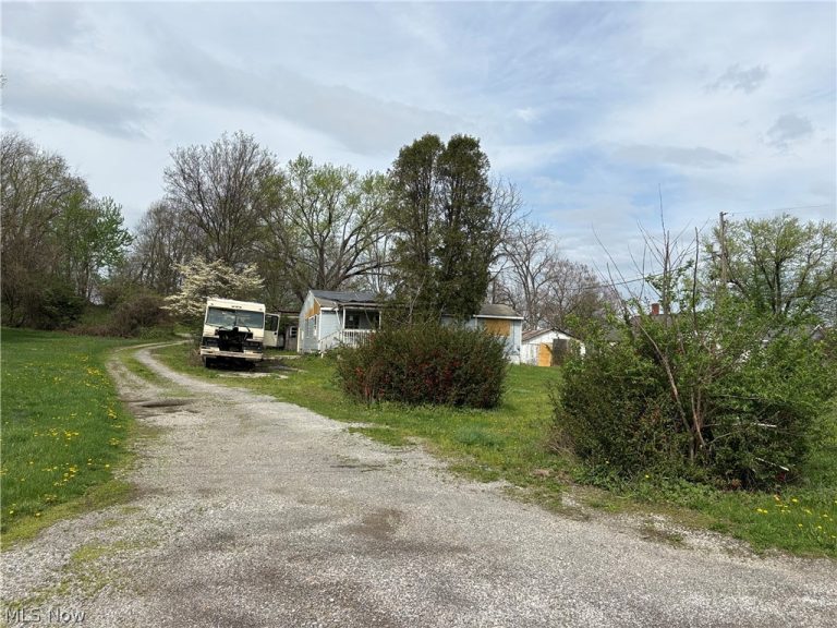 3127 Varley Avenue, Canton, OH - Photo 2