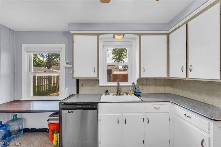 9205 Beech Avenue, Brooklyn, OH - Photo 2