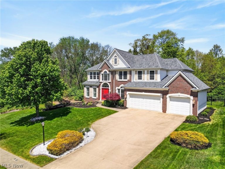 9336 Hampton Drive, North Royalton, OH - Photo 2