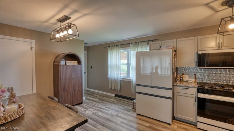 212 Westview Drive, New Concord, OH - Photo 6