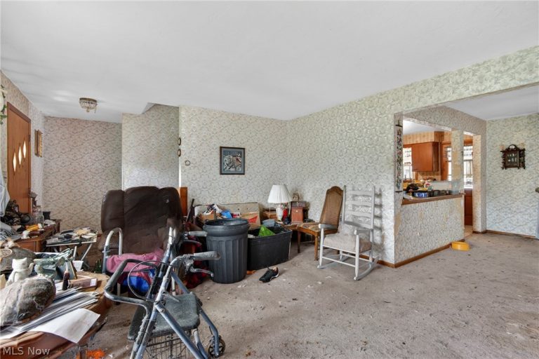 7146 Parkview Drive, Parma, OH - Photo 4