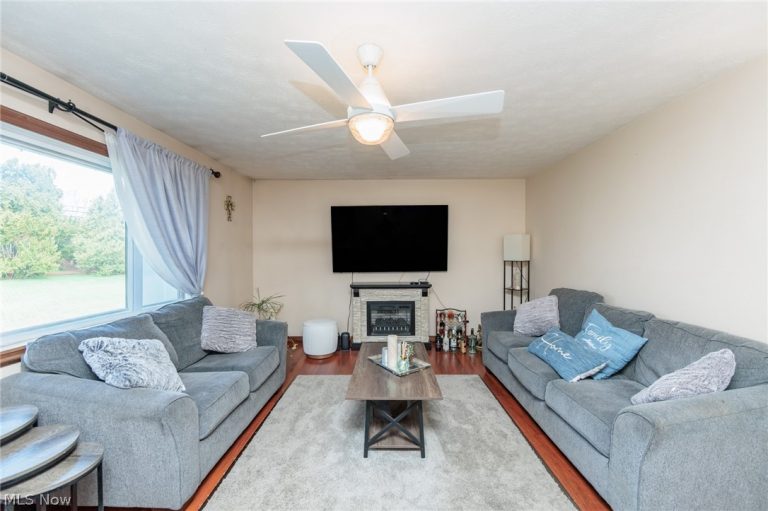 19157 Howe Road, Strongsville, OH - Photo 6