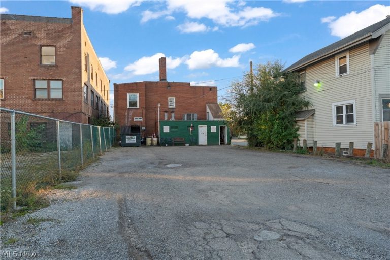 3013 Tuscarawas Street, Canton, OH - Photo 8