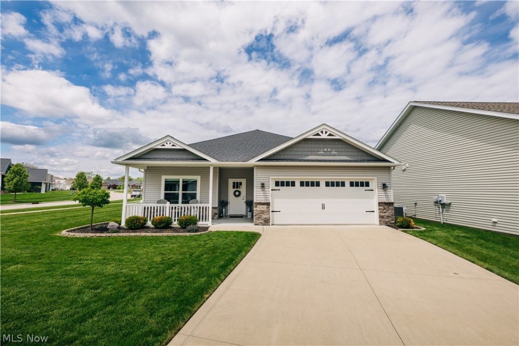 9280 Woodland Blue Drive, Seville, OH