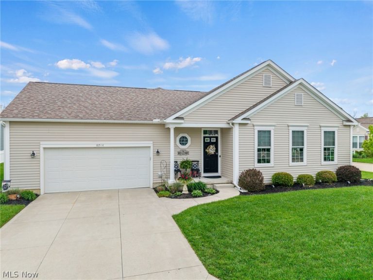 8744 Wakefield Run, North Ridgeville, OH - Photo 2