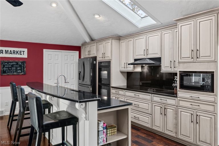 17258 Long Meadow Trail, Chagrin Falls, OH - Photo 6