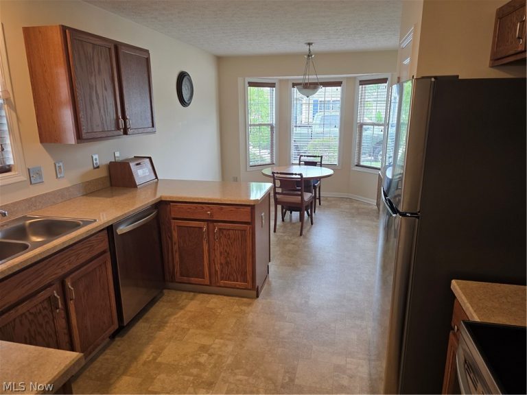 136 Haydens Arbor, Elyria, OH - Photo 3