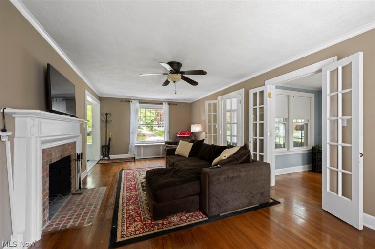 956 Englewood Road, Cleveland Heights, OH - Photo 2