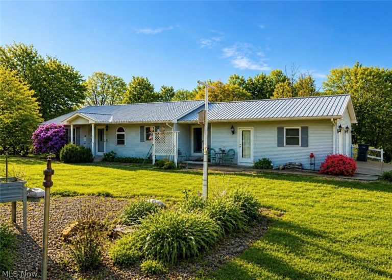305 North Drive, Somerset, OH - Photo 2