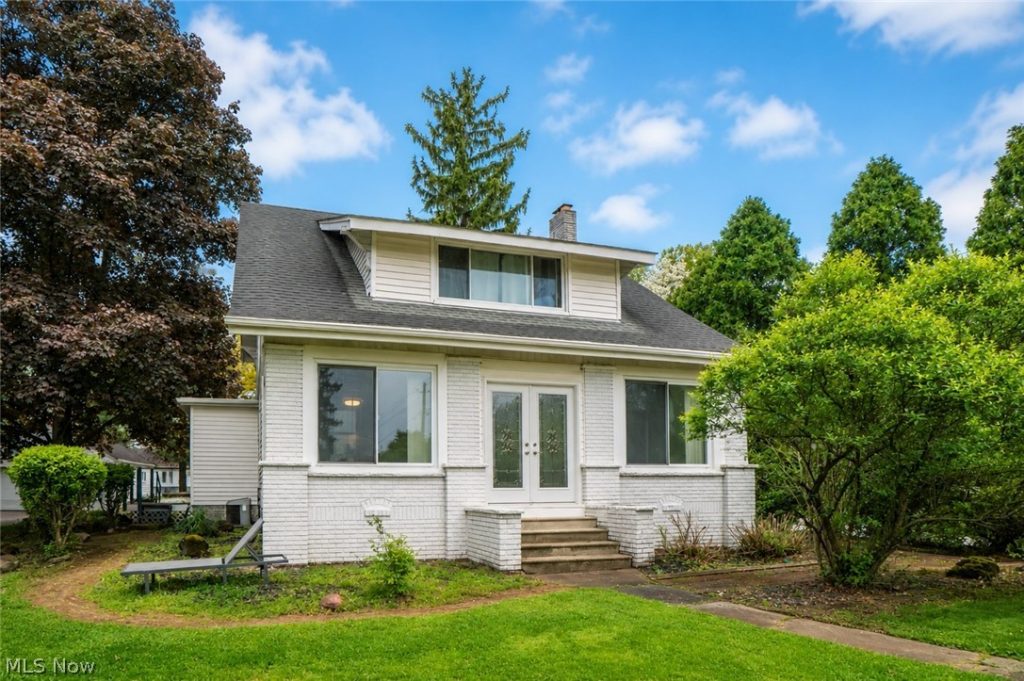 160 Everhard Road, North Canton, OH