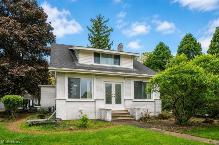 160 Everhard Road, North Canton, OH, 44709