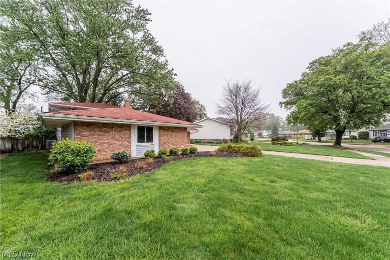 21298 Nottingham Drive, Cleveland, OH - Photo 3