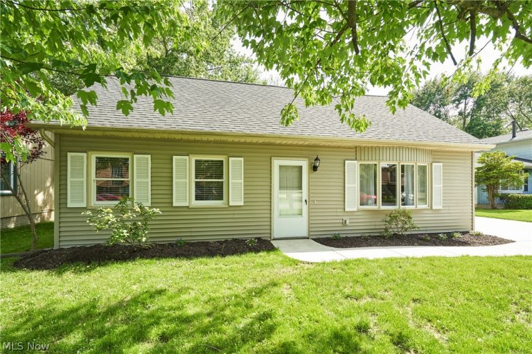 231 College Park Drive, Elyria, OH - Photo 2