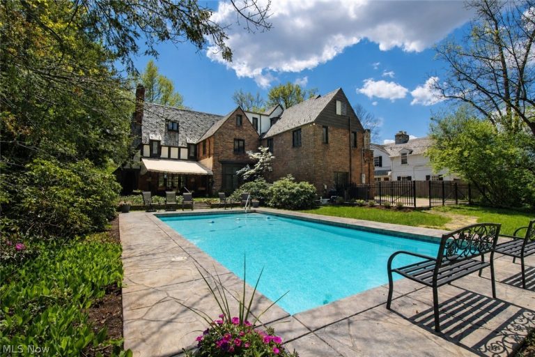 19001 Shelburne Road, Shaker Heights, OH - Photo 3