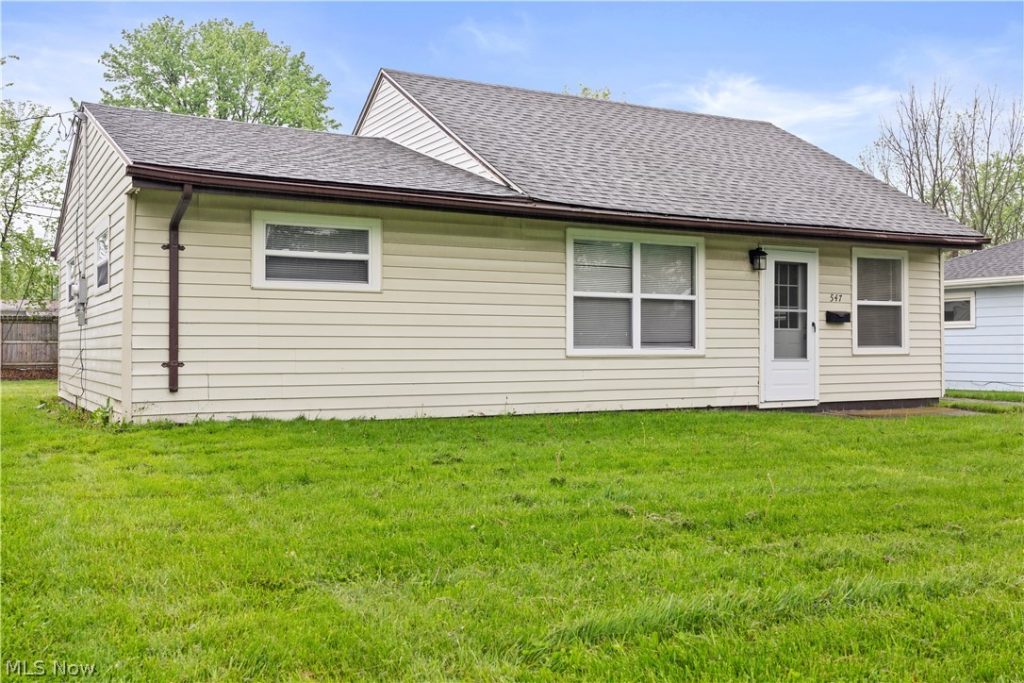 547 Willow Park Road, Elyria, OH