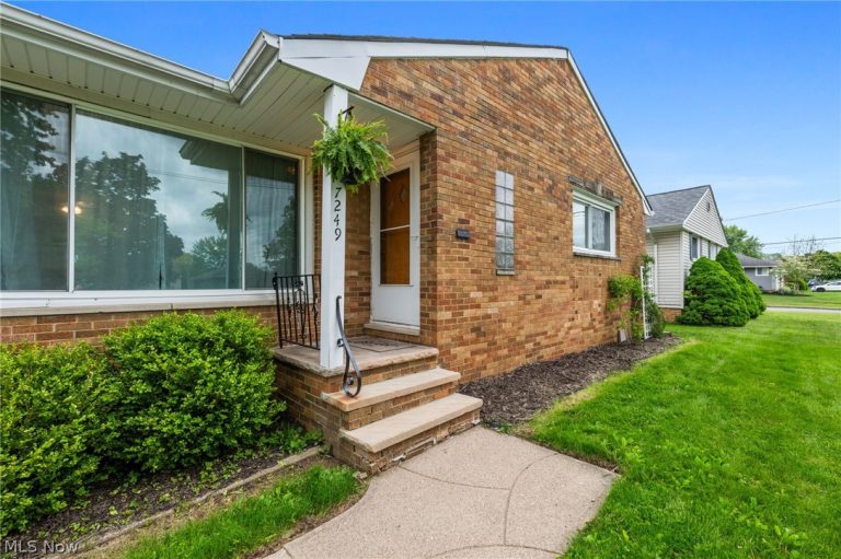 7249 Greenleaf Avenue, Parma, OH - Photo 3