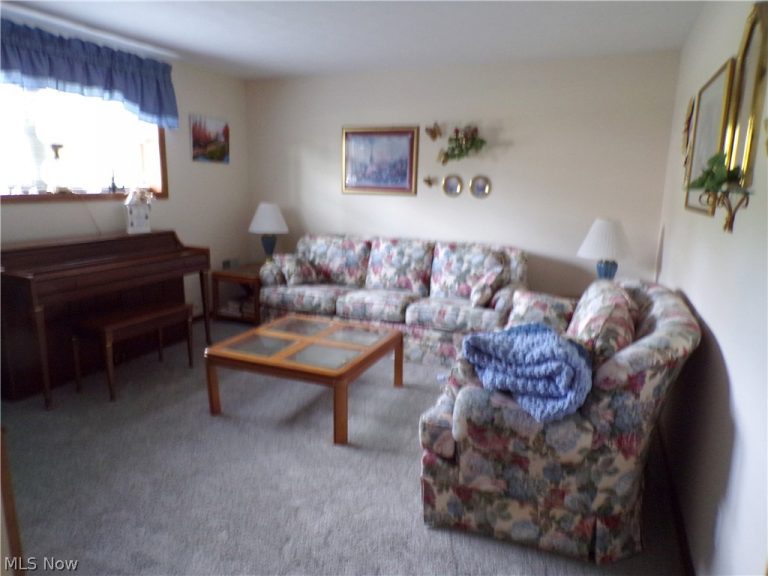 63 Lynn Drive, Williamstown, WV - Photo 5