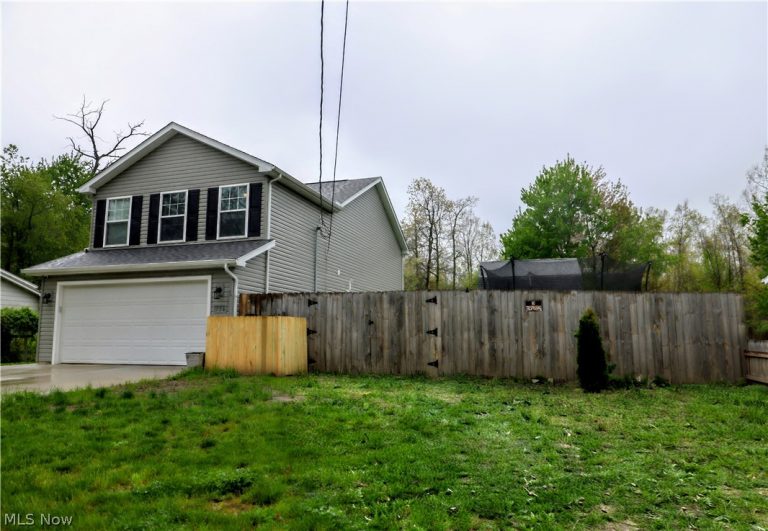 756 Hazelwood Drive, Vermilion, OH - Photo 3