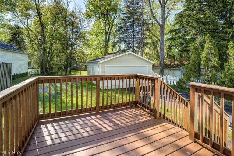 1548 Biltmore Road, Lyndhurst, OH - Photo 8