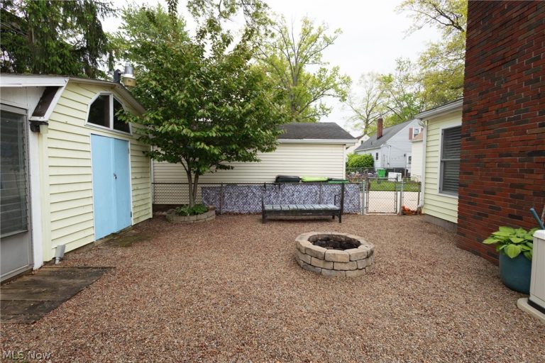 241 Inwood Boulevard, Avon Lake, OH - Photo 8