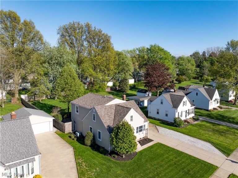 5307 Karen Isle Drive, Willoughby, OH - Photo 2