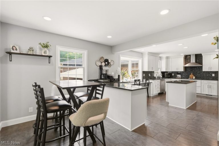 26901 Woodland Road, Beachwood, OH - Photo 3
