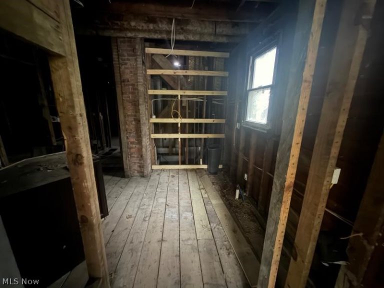 549 Bacon Avenue, Akron, OH - Photo 8