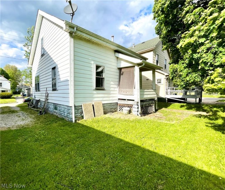 83 Smithsonian Street, Girard, OH - Photo 4