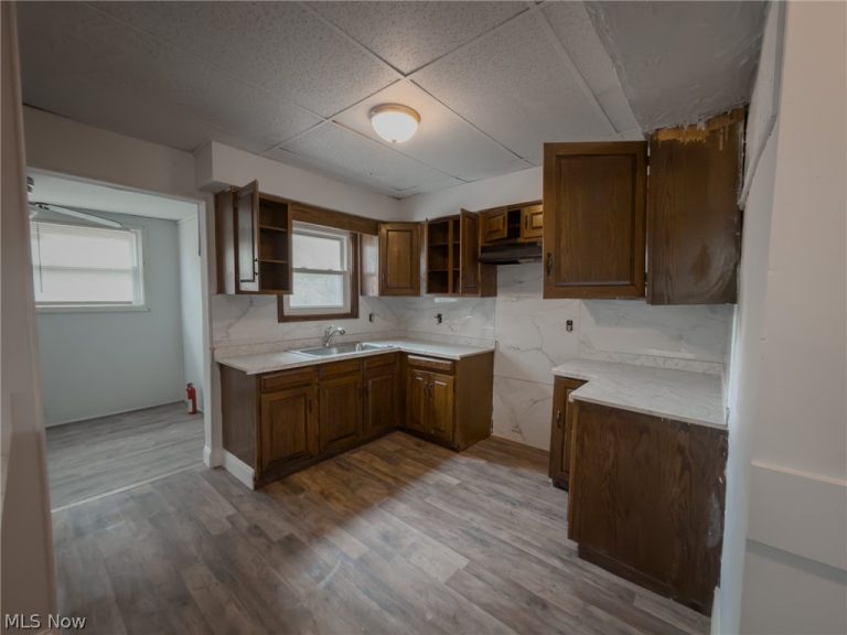 9409 Empire Avenue, Cleveland, OH - Photo 6