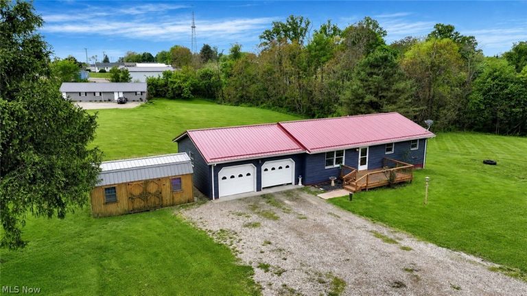 2397 Adamsville Road, Zanesville, OH - Photo 2