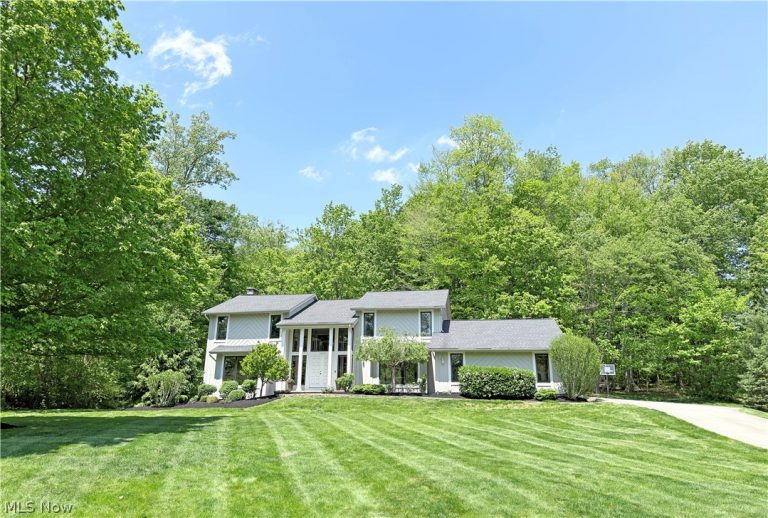 2239 Edgeview Drive, Hudson, OH - Photo 2