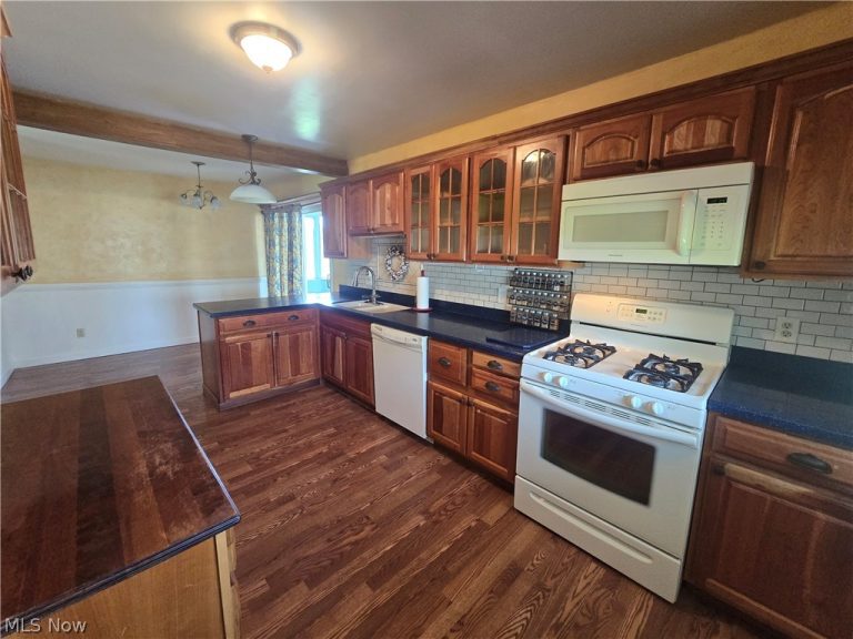 3923 Lake Road, Youngstown, OH - Photo 8