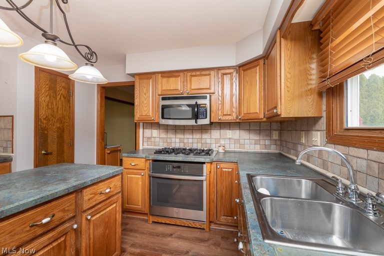 595 Montgomery Drive, Brunswick, OH - Photo 5
