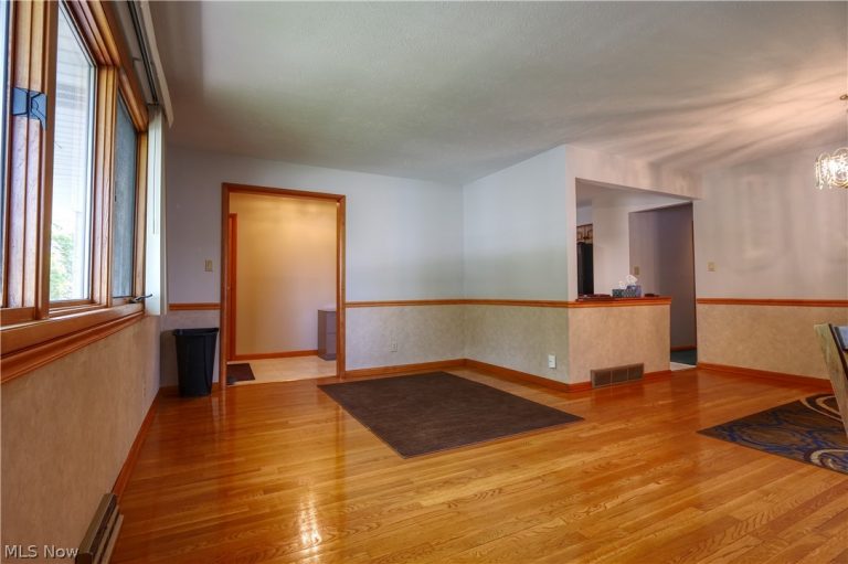 9307 Munich Drive, Parma, OH - Photo 8