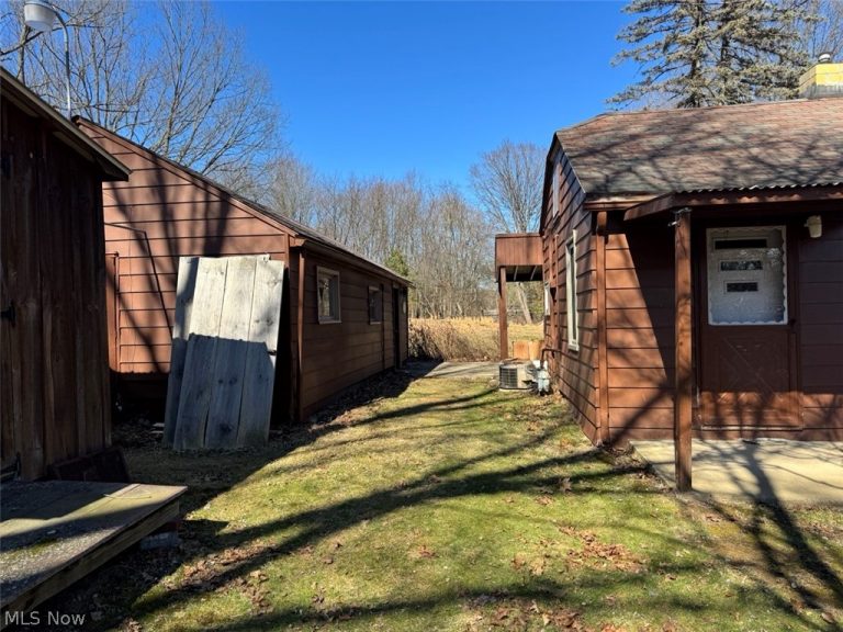 2160 Ingersoll Drive, Akron, OH - Photo 4