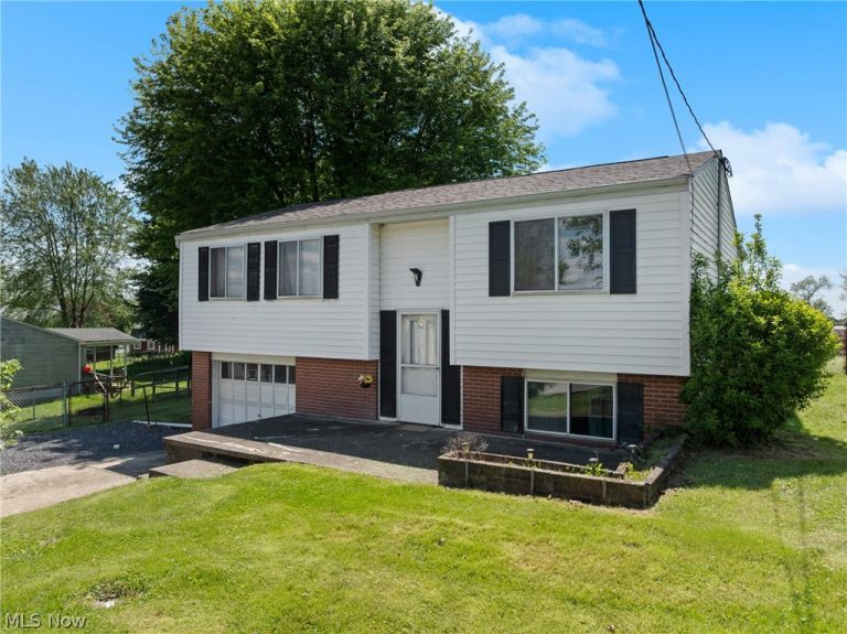 263 Walker Manor Circle, Colliers, WV, 26062