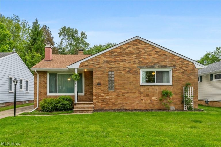 7249 Greenleaf Avenue, Parma, OH - Photo 2