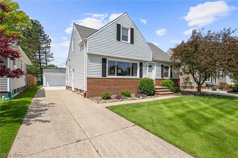 1244 Miner Road, Mayfield Heights, OH - Photo 2
