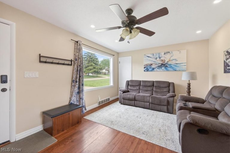 437 Wilson Avenue, Girard, OH - Photo 6