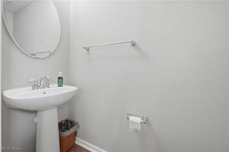 7185 Gauntlet Street, Massillon, OH - Photo 8