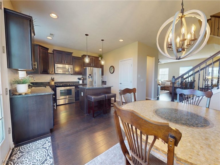 6144 Pointe Drive, Pepper Pike, OH - Photo 8