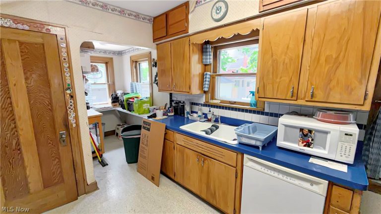 16901 Park Road, Cleveland, OH - Photo 6