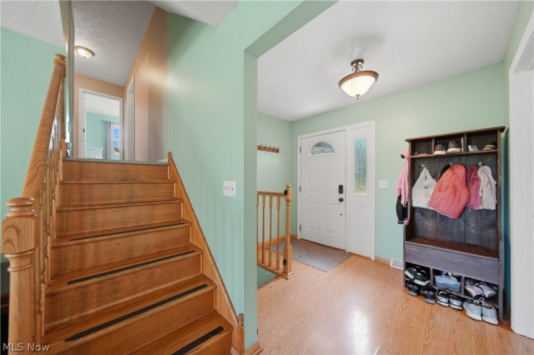 11205 Merrimack Avenue, Hartville, OH - Photo 3