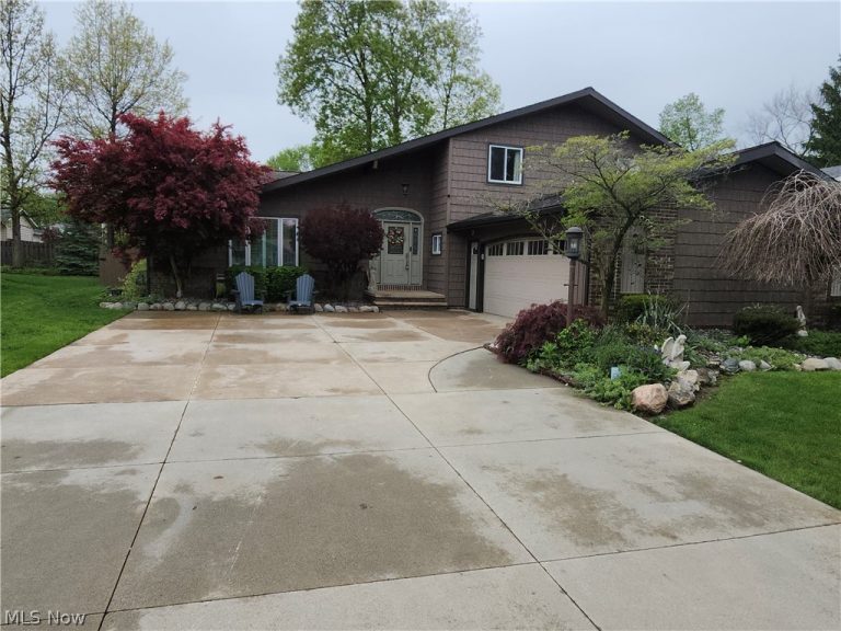 7680 ALDERSYDE Drive, Middleburg Heights, OH - Photo 3