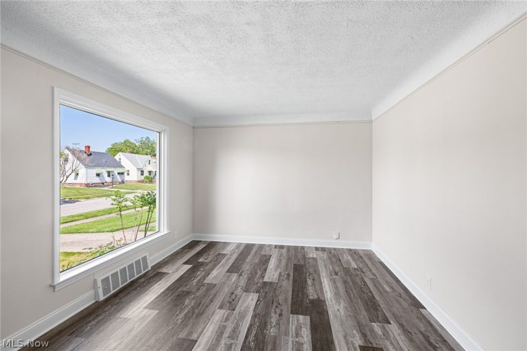 5915 Gerald Avenue, Parma, OH - Photo 8