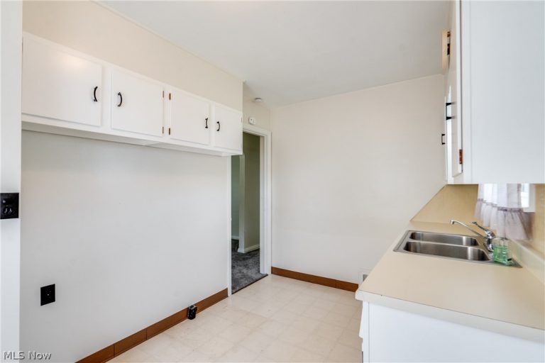 1701 Brown Street, Akron, OH - Photo 2