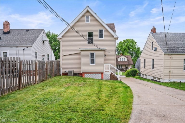 4423 Russell Avenue, Parma, OH - Photo 4