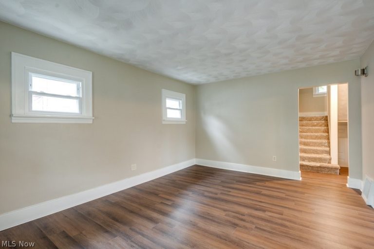 931 Lovers Lane, Akron, OH - Photo 6