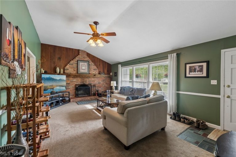 111 Leaview Lane, Chagrin Falls, OH - Photo 4