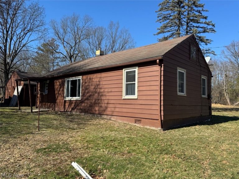 2160 Ingersoll Drive, Akron, OH - Photo 2